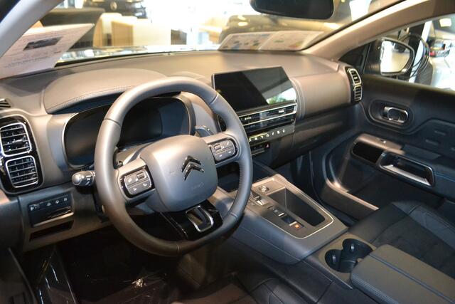 Citroen C5 Aircross 1.6 Plug-in Hybrid 225pk Max I PANORAMADAK I NAVIGATIE I ACHTERUITRIJCAMERA I PARKEERSENSOREN VOOR & ACHTER I ZWARTE ALCANTRA - LEDERENBEKLEDING I EL. ACHTERKLEP I L.M. VELGEN I ACTIE RIJKLAAR ¤ 39.950,- I KLEUR PLATINUM GREY I 3 KM I