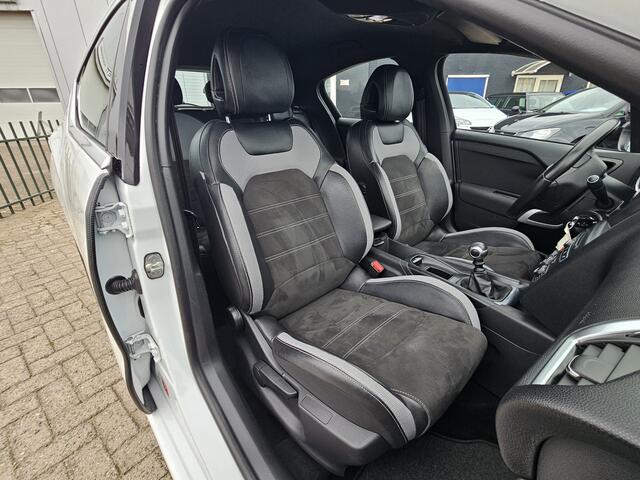 Citroen DS4 1.2 130pk PureTech So Chic NAVIGATIE|CARPLAY|CRUISE CONTROL|ECC/AIRCO|PDC VOOR EN ACHTER|LM-VELGEN Maandag tot Vrijdag van 09.00 tot 20.00 uur en Zaterdag van 09.00 tot 18.00 uur