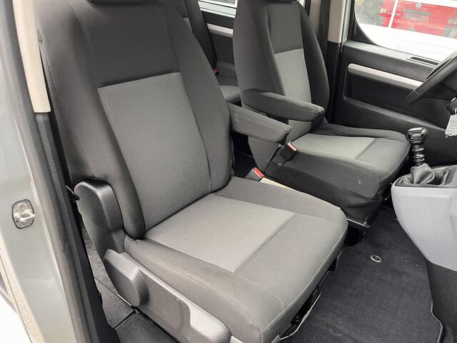 Citroen JUMPY 2.0 HDI 120 XL DC BTW en BPM vrij!! Airco Cruise controle Trekhaak 2500kg Navigatiesysteem 5-Persoons Parkeerhulp achter Apple carplay 1e eigenaar Euro 6 Bpm en Btw vrij voor particulier gebruik !!