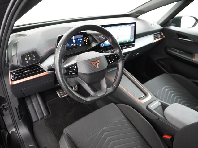 Cupra Born Adrenaline One 62kWh 3 Fase 204PK SOH 92% Sport Stoelen+Verwarmd Apple Carplay Android Adap.Cruise Navi Camera 19" Pdc-a+v LED ParkAssist Ecc Keyless Advanced Front assist Sport-Onderstel Onlineservices Privacy Glas E-sound luidspr v e-call Led AEB Bots-W