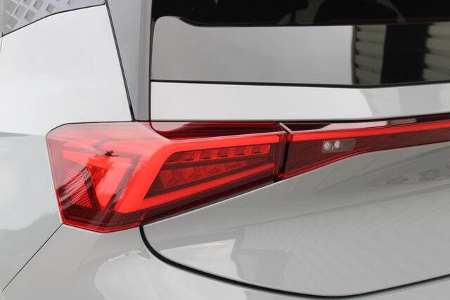 Cupra Born Essential 62 kWh | Incl. 12 maanden garantie | Cruise control | Stuurverwarming | Apple carplay/Android auto | Parkeersensoren | DAB radio | Climate control |