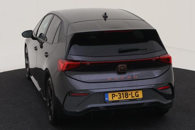 Cupra Born Performance One 62 kWh / Navigatie / Parkeersensoren V+A / App connect / Camera / Lichtmetaal 19 inch /
