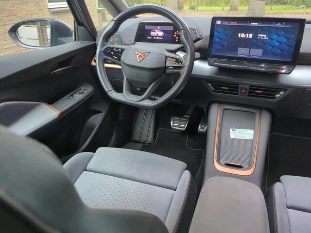 Cupra Born Performance One 62 kWh / Navigatie / Parkeersensoren V+A / App connect / Camera / Lichtmetaal 19 inch /