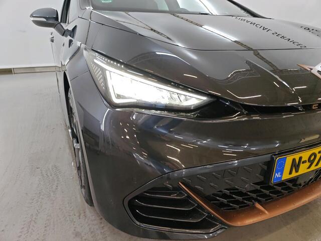 Cupra Born Performance One 62 kWh 204pk / Elektrisch verstelbare stoelen / Navigatie / Camera / 19" LMV