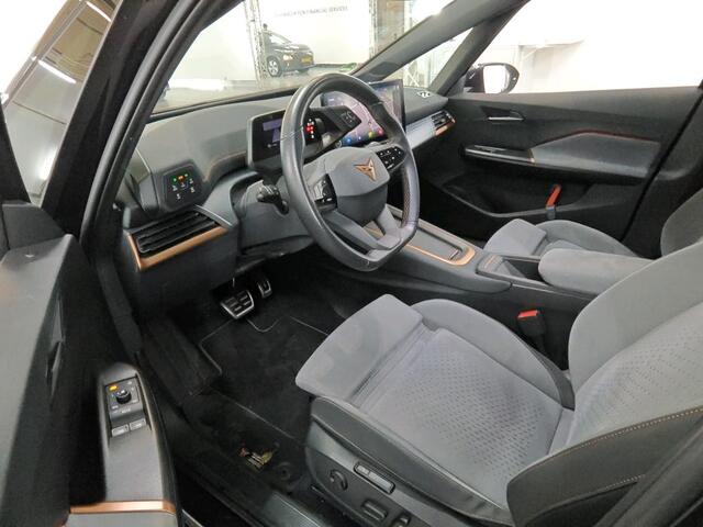 Cupra Born Performance One 62 kWh 204pk / Elektrisch verstelbare stoelen / Navigatie / Camera / 19" LMV