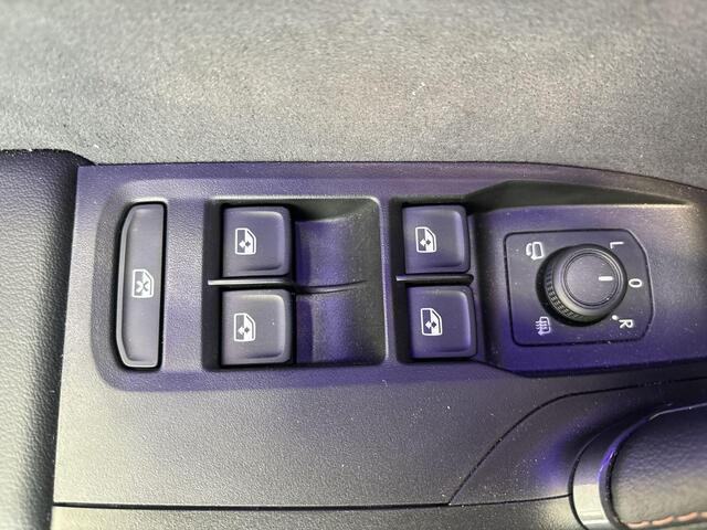 Cupra Formentor 1.5 Tsi 272pk DSG e-Hybrid VZ Performance · Apple/Android Car Play · Camera · Elek. Trekhaak · Elek. Achterklep · Elek. Bestuurdersstoel · 19'' Inch · Garantie t/m 26-01-2028 of 90.000km