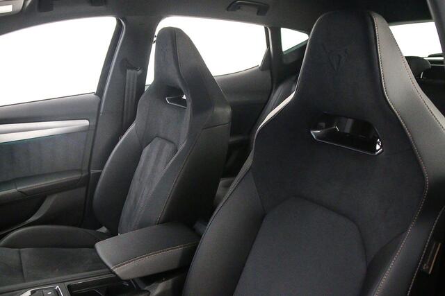 Cupra Formentor VZ Performance 1.5 TSI e-Hybrid 272pk DSG Automaat Trekhaak, Adaptive cruise control, Achteruitrijcamera, Elektrische achterklep, Stuurwiel verwarmd