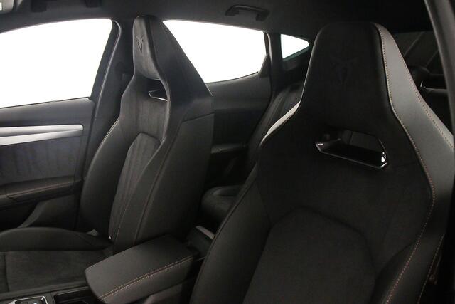 Cupra Formentor VZ Performance 1.5 TSI e-Hybrid 272pk DSG Automaat Trekhaak, Elektrische achterklep, Adaptive cruise control, Achteruitrijcamera, LED koplampen, Stuurwiel verwarmd