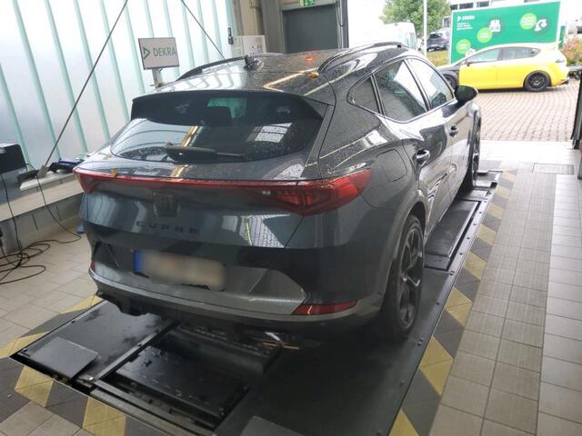 Cupra Formentor 1.4 e-Hybrid VZ Copper Edition 245PK | 2e Eigenaar | Dealer Onderh. | BTW | Cupra knop | Sfeer | 1 Laadkabel | Donkere Hemel | Matrix Led | Stuur+Stoelverwarming | Camera | Carplay | Ad Cruise | Climate Control | Elek Klep |