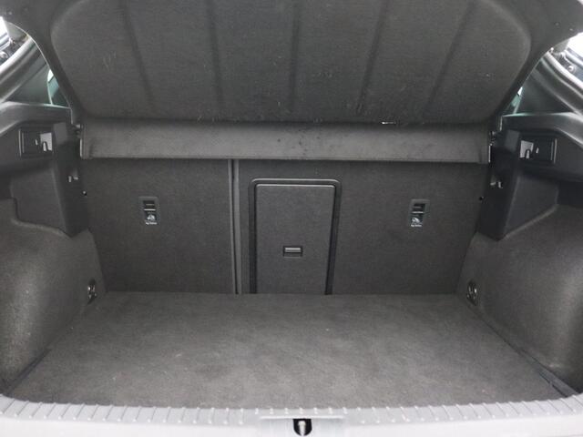 Cupra Formentor 1.4 e-Hybrid Business 204PK DSG Achteruitrijcamera, Keyless, Side Assist, Voorruitverwarming, Stuurverwarming, Navi, 18" LM Velgen, Adaptieve Cruise Control