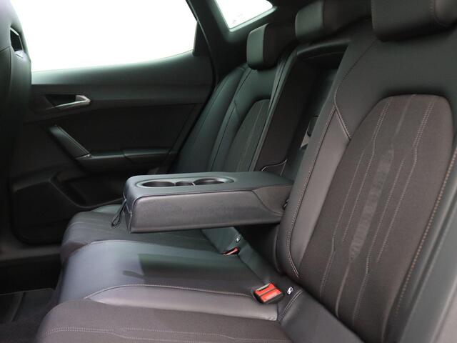 Cupra Formentor 1.4 e-Hybrid VZ Performance 245PK DSG Panoramadak, SOH 90%, Trekhaak, Achteruitrijcamera, Virtual pedal, Keyless, Stuur/stoelverwarming, Side assist, 19'' lichtmetaal