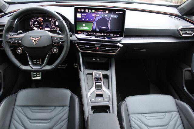 Cupra Formentor 1.5 TSI e-Hybrid VZ Performance 272pk | Panorama dak | 360* Camera | Stoel/stuurverwarming | Elektrisch verstelbare stoelen + memory | Keyless entry/start | Sennheiser Audiosysteem | Sfeerverlichting | Draadloze telefoonlader | Apple CarPlay/Android Auto 