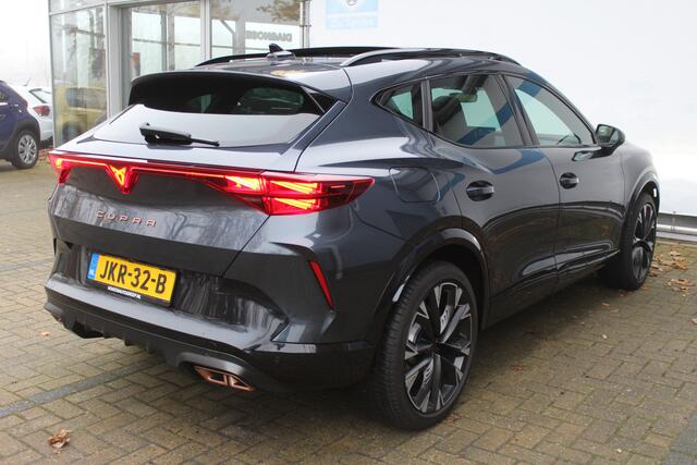 Cupra Formentor 1.5 TSI e-Hybrid VZ Performance 272pk | Panorama dak | 360* Camera | Stoel/stuurverwarming | Elektrisch verstelbare stoelen + memory | Keyless entry/start | Sennheiser Audiosysteem | Sfeerverlichting | Draadloze telefoonlader | Apple CarPlay/Android Auto 