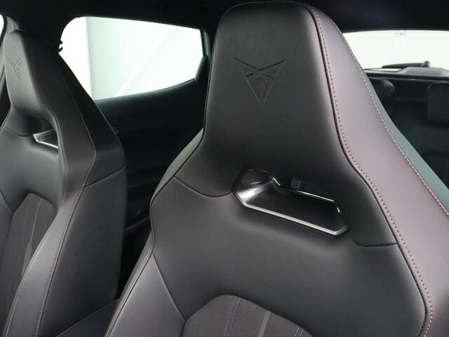 Cupra Formentor 1.4 eHybrid VZ | 245pk | Stoelverwarming | 360 Camera | Adaptive cruise | Carplay | Navigatie | Sfeerverlichting | Keyless | Sportstoelen | Memory | PHEV | Plug In