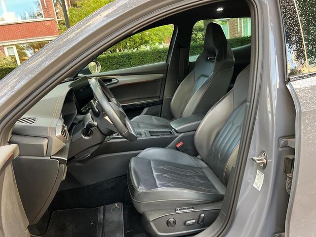 Cupra Formentor 1.4 e-Hybrid Black Edition / AUTOMAAT/ PANO/ CAMERA/ PARK. SENSOREN/ LEDEREN MEMORY SEATS/ FULL LINK/ LED/ TRAVEL ASSIST/ STOEL-STUURVERWARM./ ADAPT. CRUISE/ GETINT GLAS/ NAVI/ CLIMA