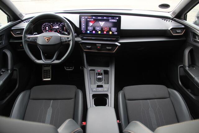 Cupra Leon Sportstourer 2.0 TSI VZ 300Pk Keyless-Go | Apple CarPlay | ACC | Lane Assist | ECC | Navi | Stoel-Stuurverwarming | LMV19" |Sportstoelen | Goede banden | Sfeerverlichting | Zeer nette auto