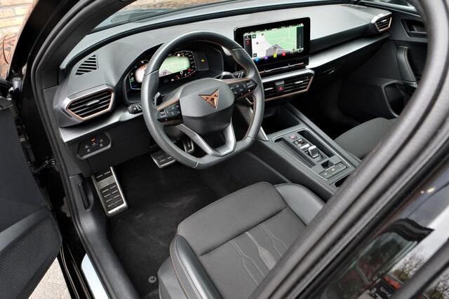 Cupra Leon Sportstourer 1.4 e-Hybrid Black Edition Achteruitrijcamera, Navigatie, Stoel- Stuur- Voorruitverwarming