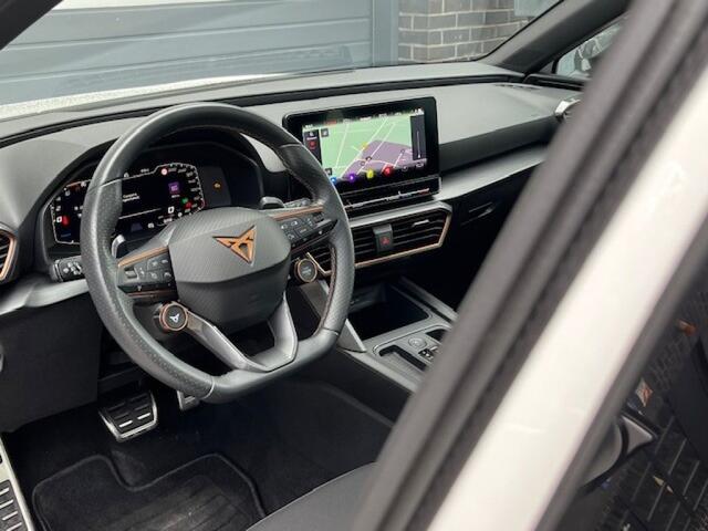 Cupra Leon Sportstourer 1.4 E-HYBRID VZ 245PK - PANO - CAMERA - 19 INCH