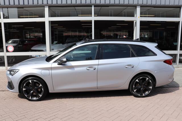 Cupra Leon Sportstourer 1.5 eTSI Business Edition Automaat. Panorama dak, sfeer verlichting, navigatie.