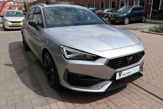 Cupra Leon Sportstourer 1.5 eTSI Business Edition Automaat. Panorama dak, sfeer verlichting, navigatie.