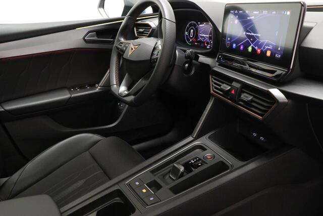 Cupra Leon Sportstourer 1.4 e-Hybrid VZ Performance | PANORAMADAK | STUURVERWARMING | DAB | APPLE | CAMERA