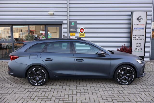 Cupra Leon Sportstourer 1.4 e-Hybrid VZ Copper Edition 1e Eigenaar | Dealer Onderh | BTW | Pano | WinterPack | Cupra Knop | Camera | Elek Stoel/Klep | Memory | Carplay | Climate | Ad Cruise | Navi | PDC | Full Led