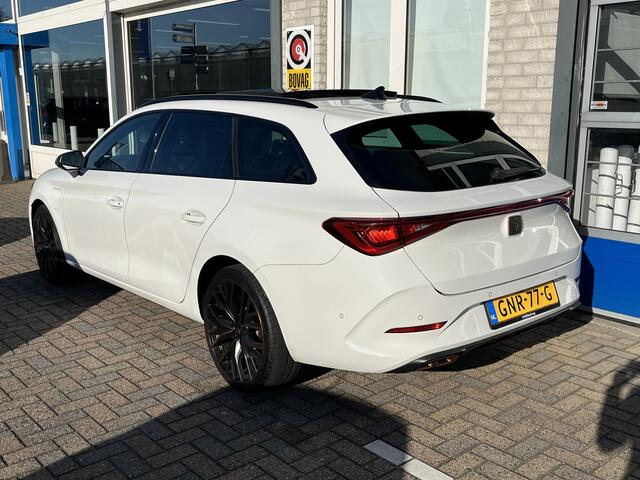 Cupra Leon Sportstourer 1.4 e-Hybrid VZ Performance / AUTOMAAT/ 245 PK/ PANO/ LEER/ SUPER-SPORTSTUUR/ ELEKTR. STOEL/ KEYLESS/ 19" LMV/ FULL LINK/ RIJ-MODI/ STOEL-STUUR VERWARM./ PARK. SENSOREN + CAMERA