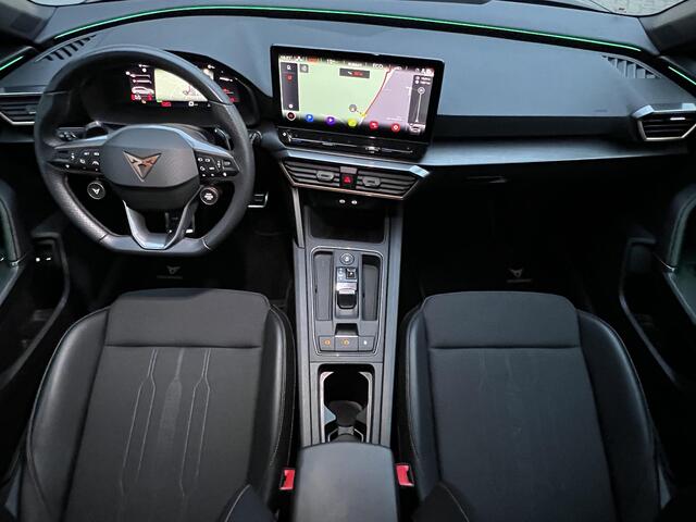Cupra Leon Sportstourer 1.4 e-Hybrid VZ Copper Edition Automaat / Navigatie / Elektrische trekhaak 1.500 kg / Elektrische klep / Sportstoelen / Stuur- en stoelverwarming / Apple Carplay Android / 19" LM wielen /