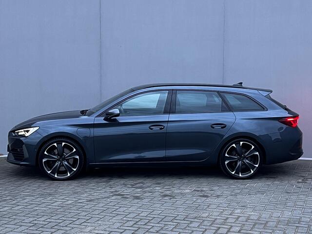 Cupra Leon Sportstourer 1.4 e-Hybrid VZ Copper Edition Automaat / Navigatie / Elektrische trekhaak 1.500 kg / Elektrische klep / Sportstoelen / Stuur- en stoelverwarming / Apple Carplay Android / 19" LM wielen /