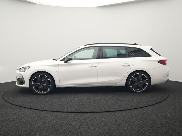 Cupra Leon Sportstourer 1.4 e-Hybrid VZ Adrenaline Plug In Hybrid 245pk PHEV | Trekhaak Af Fabriek | Adaptive Cruise | Camera | Sportstoelen Memory & Verwarmd | Trekhaak af Fabriek | Virtual | 19"L.M | Camera | Keyless | Apple Carplay | Sfeerverlichting | Navigat