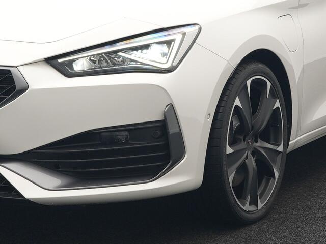 Cupra Leon Sportstourer 1.4 e-Hybrid VZ Adrenaline Plug In Hybrid 245pk PHEV | Trekhaak Af Fabriek | Adaptive Cruise | Camera | Sportstoelen Memory & Verwarmd | Trekhaak af Fabriek | Virtual | 19"L.M | Camera | Keyless | Apple Carplay | Sfeerverlichting | Navigat
