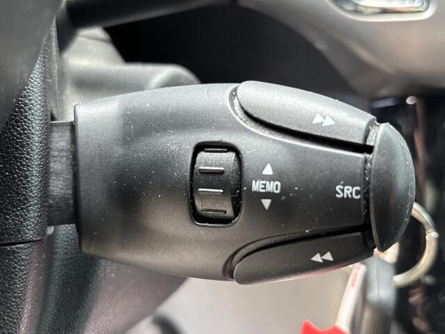 DS DS 3 BWJ 2017 1.2 82 PK So Chic AIRCO / CRUISE / CHROOM / LMV / TWO TONE LAK / LED