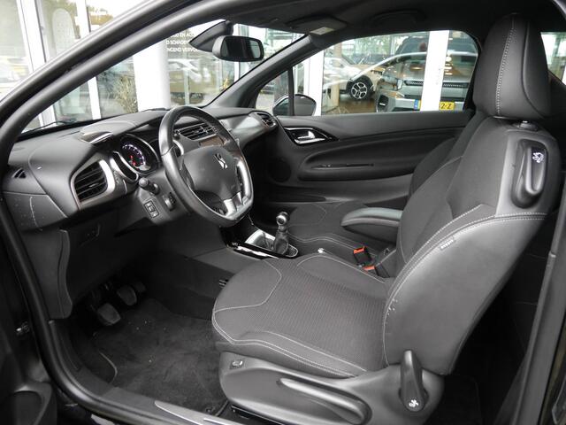 DS DS 3 1.2 PureTech Business | Stoelverwarming | Lichtmetalen velgen | Cruise control | Climate control | 17 inch lichtmetalen velgen | Achteruitrijcamera | Navigatie | Apple carplay