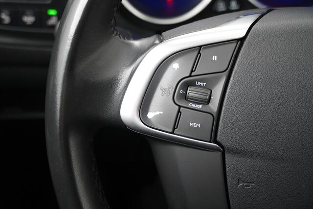 DS DS 4 BWJ 2017 1.2 131 PK Chic | NWE APK / CLIMA / CRUISE / NAVI / CAMERA / CARPLAY / LEDER-ALCANTARA / PRIVACY GLASS