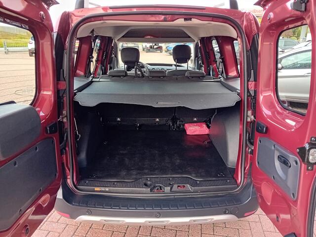 Dacia DOKKER 1.3 TCe Stepway, Airco, Multimediasysteem, Navigatie, Bluetooth, Parkeersensoren, Cruise control, Camera, Elektrische ramen en spiegels, Centrale vergrendeling met AB, Dealer onderhouden, BOVAG