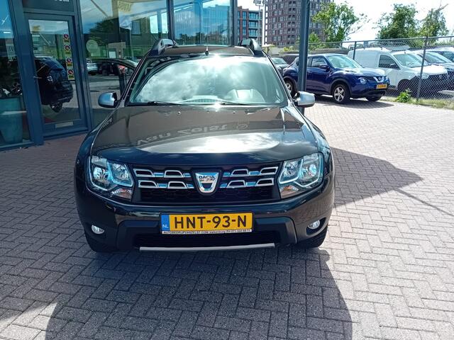 Dacia DUSTER 1.2 TCe 4x2 Prestige, Airco, Multimediasysteem, Navigatie, Bluetooth, Parkeersensoren, Camera, Cruise control, Stoelverwarming, Elektrische ramen en spiegels, Lichtmetalen velgen, Centrale vergrendeling met AB, Nette auto, Dealer onderhouden, BOVAG