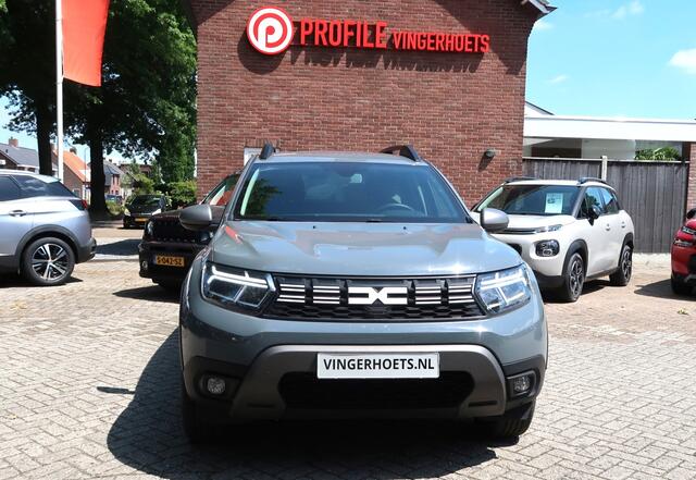 Dacia DUSTER 150 Pk Benzine *** AUTOMAAT * Ruige Stoere Journey Uitvoering * Navigatie * Achteruitrij Camera * Stoelverwarming * Dodehoekdetector * Climate & Cruise Control * Hoge Zit * Stoere Kleur * Vingerhoets; Vierde Generatie Eersteklas Service !