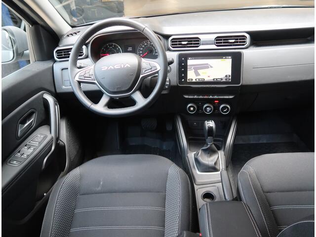 Dacia DUSTER 150 Pk Benzine *** AUTOMAAT * Ruige Stoere Journey Uitvoering * Navigatie * Achteruitrij Camera * Stoelverwarming * Dodehoekdetector * Climate & Cruise Control * Hoge Zit * Stoere Kleur * Vingerhoets; Vierde Generatie Eersteklas Service !