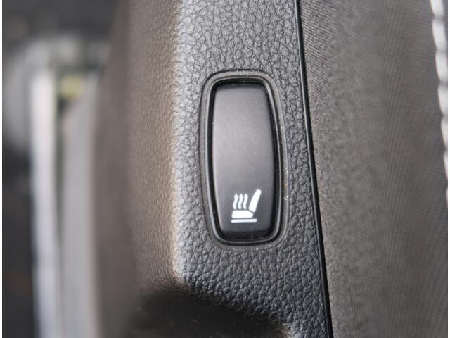 Dacia DUSTER 150 Pk Benzine *** AUTOMAAT * Ruige Stoere Journey Uitvoering * Navigatie * Achteruitrij Camera * Stoelverwarming * Dodehoekdetector * Climate & Cruise Control * Hoge Zit * Stoere Kleur * Vingerhoets; Vierde Generatie Eersteklas Service !