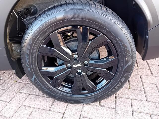 Dacia Jogger 1.0 TCe 110 Extreme Limited Edition 7p. Airco(automatisch), Carplay/Android auto, Navigatie, Cruise control, Parkeersensoren, Dode hoek detector, Camera, Keyless, Dimlicht automatisch, Regensensor, Stoelverwarming, Lichtmetalen velgen, Zeer nette auto, 1e