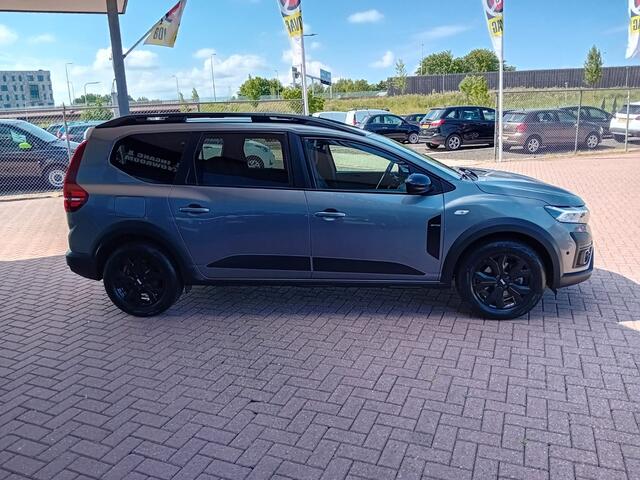 Dacia Jogger 1.6 Hybrid 140 Extreme 7p. Automaat, Airco(automatisch), Carplay/Android auto, Navigatie, Parkeersensoren, Camera, Cruise control, Stoelverwarming, Dode hoek detector, Elektrische ramen en spiegels, Keyless, Regensensor, Dimlicht automatisch, 1e eigenaar,