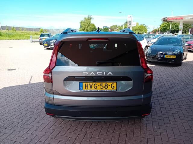 Dacia Jogger 1.6 Hybrid 140 Extreme 7p. Automaat, Airco(automatisch), Carplay/Android auto, Navigatie, Parkeersensoren, Camera, Cruise control, Stoelverwarming, Dode hoek detector, Elektrische ramen en spiegels, Keyless, Regensensor, Dimlicht automatisch, 1e eigenaar,