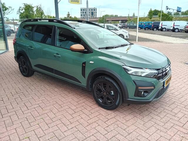 Dacia Jogger 1.6 Hybrid 140 Extreme 7p. Automaat, Airco(automatisch), Carplay/Android auto, Bluetooth, Cruise control, Parkeersensoren, Camera, Keyless, Digitaal instrumentenpaneel, Elektrische ramen en spiegels, Nieuwstaat, Fabrieksgarantie!!