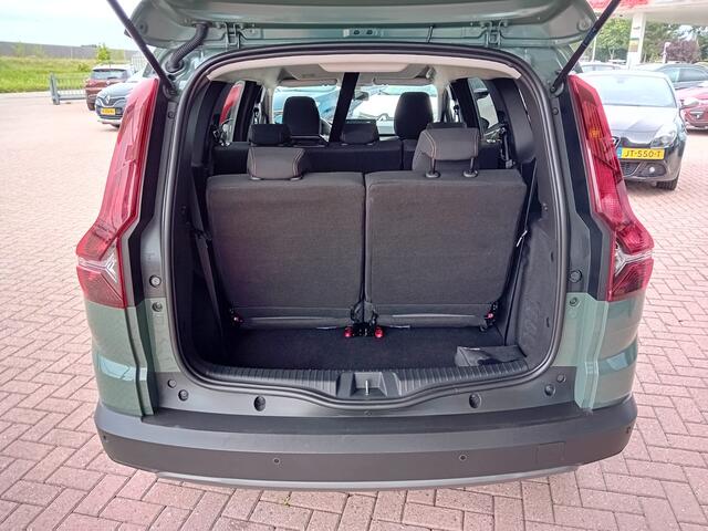 Dacia Jogger 1.6 Hybrid 140 Extreme 7p. Automaat, Airco(automatisch), Carplay/Android auto, Bluetooth, Cruise control, Parkeersensoren, Camera, Keyless, Digitaal instrumentenpaneel, Elektrische ramen en spiegels, Nieuwstaat, Fabrieksgarantie!!