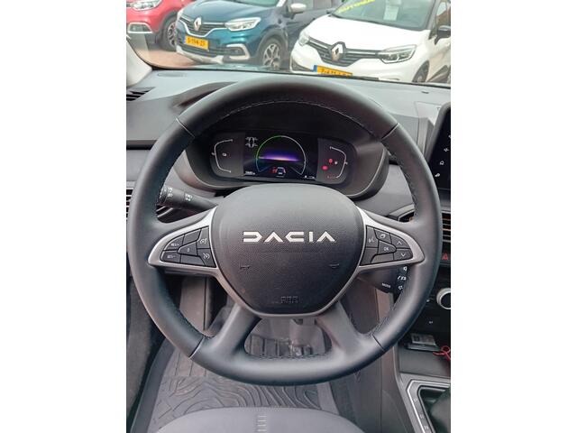 Dacia Jogger 1.6 Hybrid 140 Extreme 7p. Automaat, Airco(automatisch), Carplay/Android auto, Bluetooth, Cruise control, Parkeersensoren, Camera, Keyless, Digitaal instrumentenpaneel, Elektrische ramen en spiegels, Nieuwstaat, Fabrieksgarantie!!