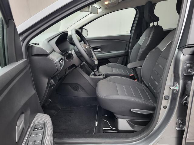 Dacia Jogger 1.6 Hybrid 140 Expression 7p. / 7- persoons / Pack Assist / Achteruitrijcamera / Verwarmde voorstoelen / Automatische airco