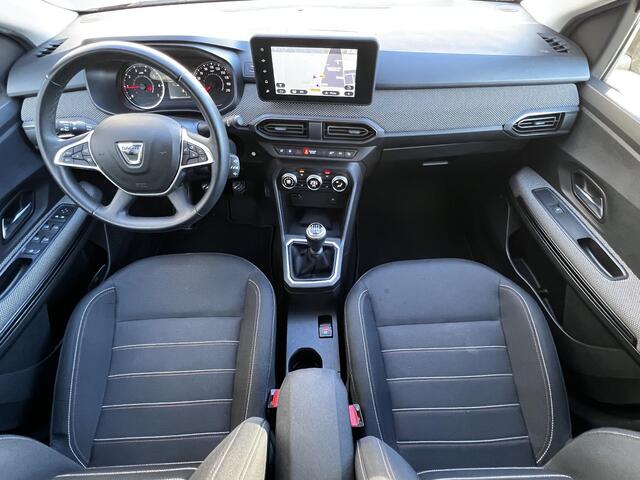 Dacia Jogger 1.0 TCe 110 Extreme 7p. / Zeven persoons / Trekhaak 1.200 kg / Navigatie / Stoelverwarming / Achteruitrijcamera / Dode hoek detectie / Apple Carplay Android / 16" LM wielen /