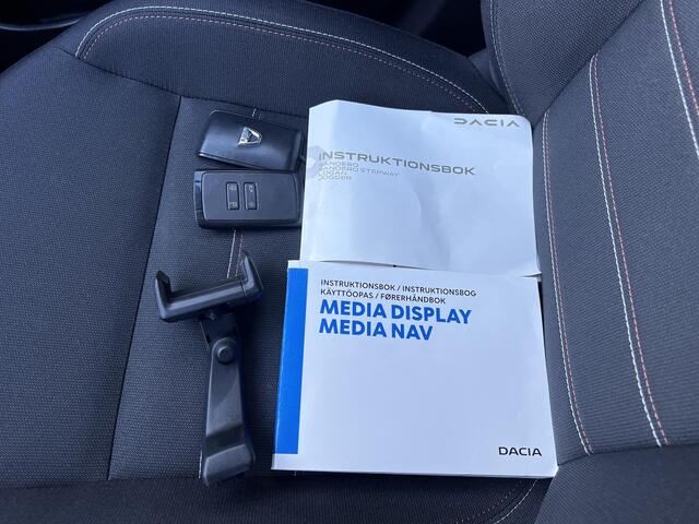 Dacia Jogger 1.0 TCe 110 Extreme 7p. / Zeven persoons / Trekhaak 1.200 kg / Navigatie / Stoelverwarming / Achteruitrijcamera / Dode hoek detectie / Apple Carplay Android / 16" LM wielen /