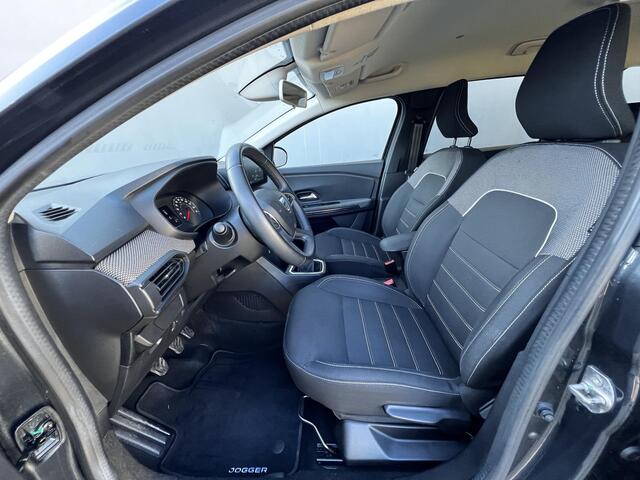 Dacia Jogger 1.0 TCe 110 Extreme 7p. / Zeven persoons / Trekhaak 1.200 kg / Navigatie / Stoelverwarming / Achteruitrijcamera / Dode hoek detectie / Apple Carplay Android / 16" LM wielen /