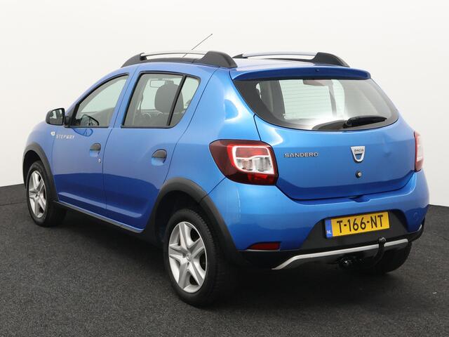 Dacia SANDERO 0.9 TCe Stepway Lauréate Trekhaak hoge instap airco centrvergr elecraam audio/aux/stuurbed lmvelg nette auto, met gebruiks sporen, lak beschadiging op de motorkap.
